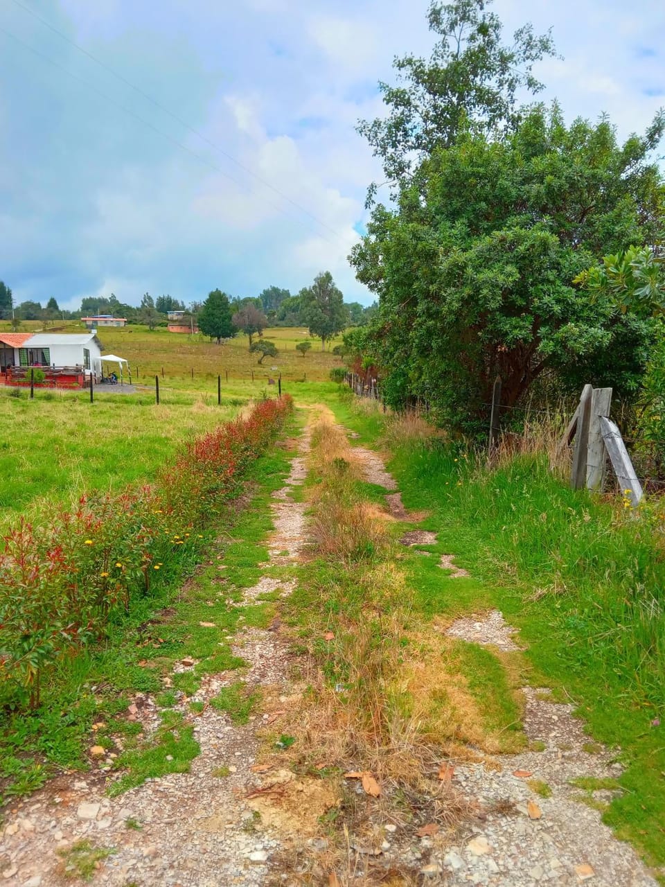 Casa Campo La Milagrosa House in Cundinamarca, Colombia