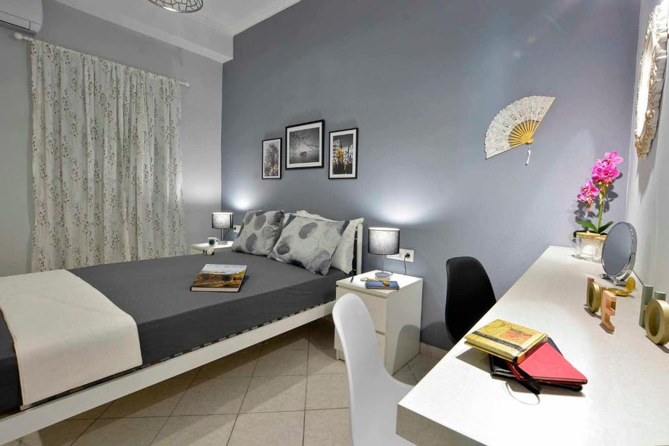 Photo of the whole room, Bedroom