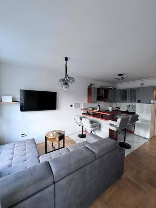 TV and multimedia, Kitchen or kitchenette, Living room, Seating area, Dining area
