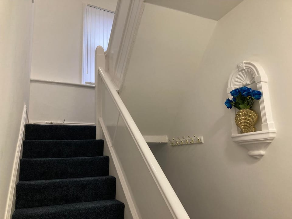 AGAPI APARTMENT - SEA VIEW SLEEPS TEN Apartment in Blackpool