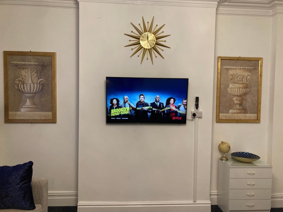 AGAPI APARTMENT - SEA VIEW SLEEPS TEN Apartment in Blackpool