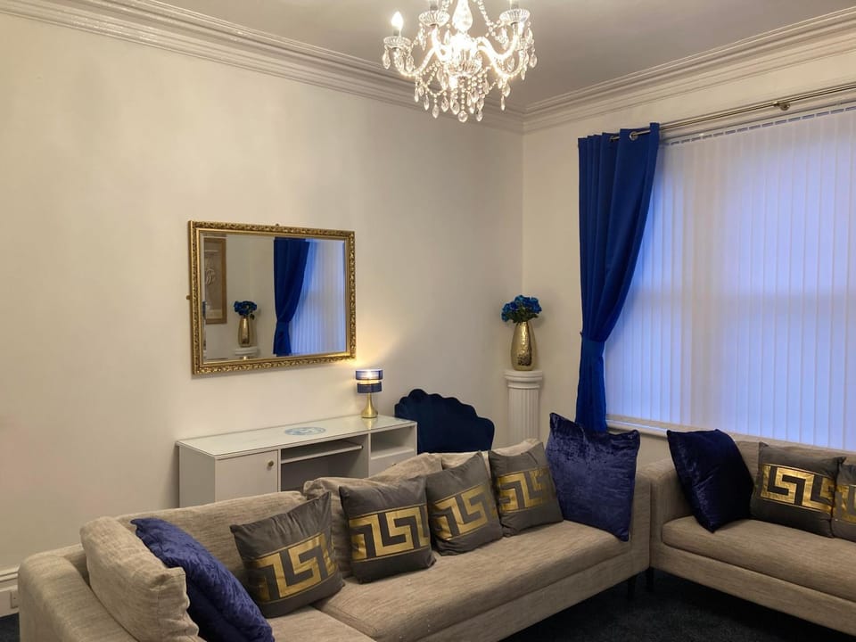 AGAPI APARTMENT - SEA VIEW SLEEPS TEN Apartment in Blackpool