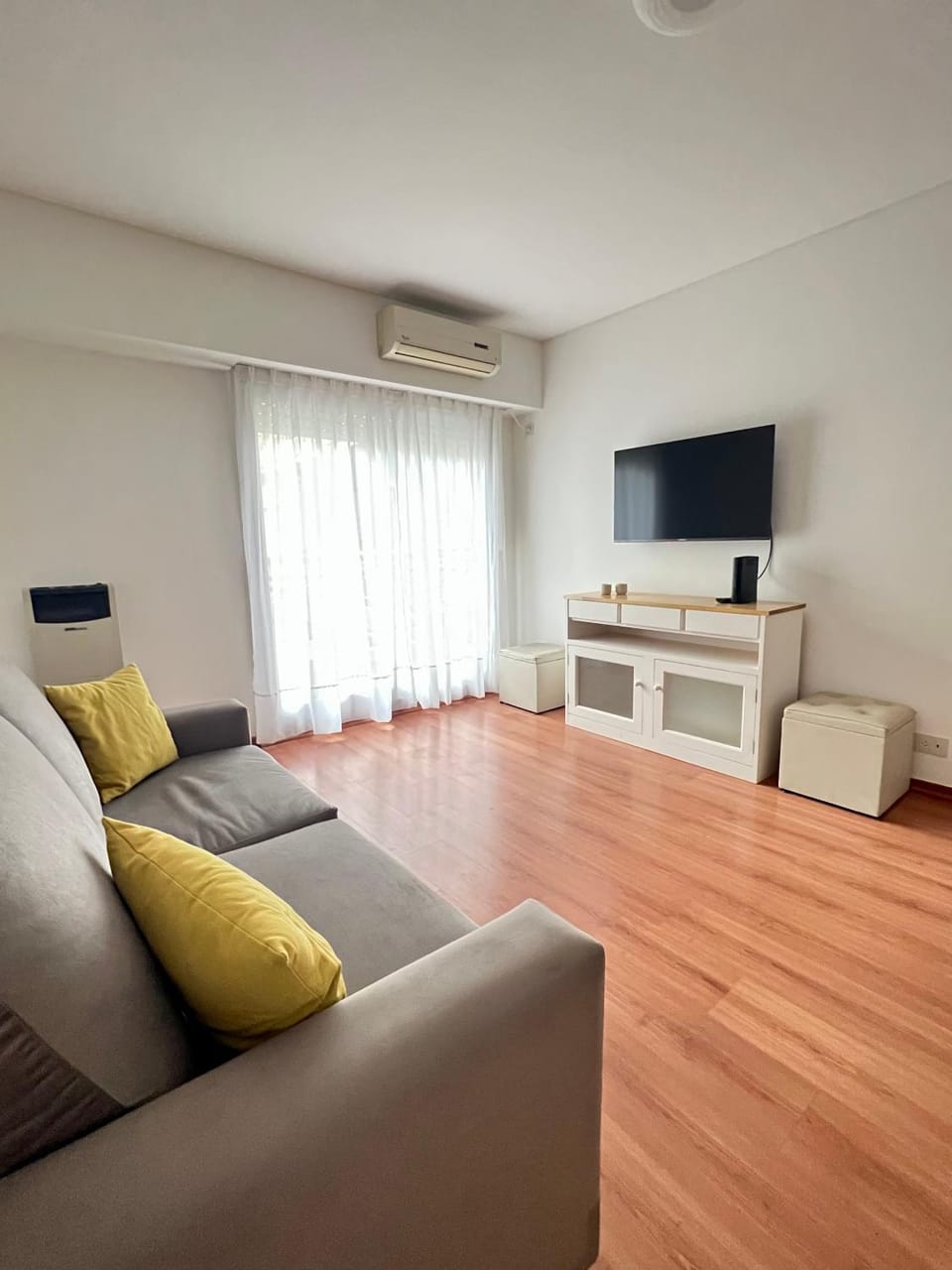 TV and multimedia, Living room, Dining area