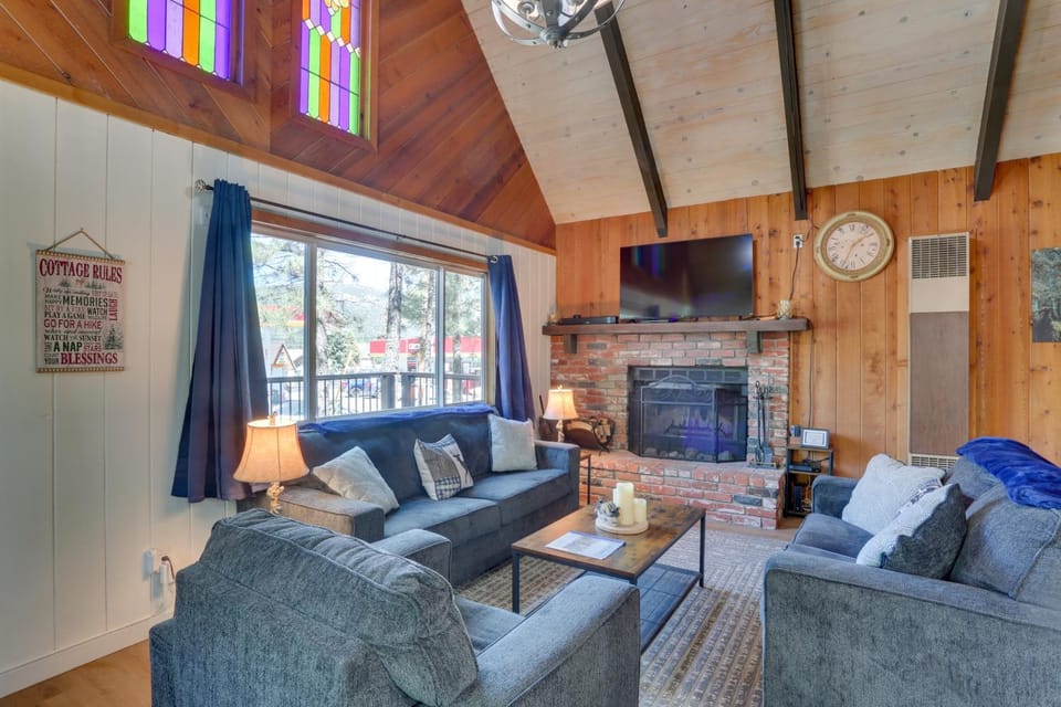 Cabin w/ Deck, Fire Pit & Big Bear Lake Access! Cabin in Big Bear