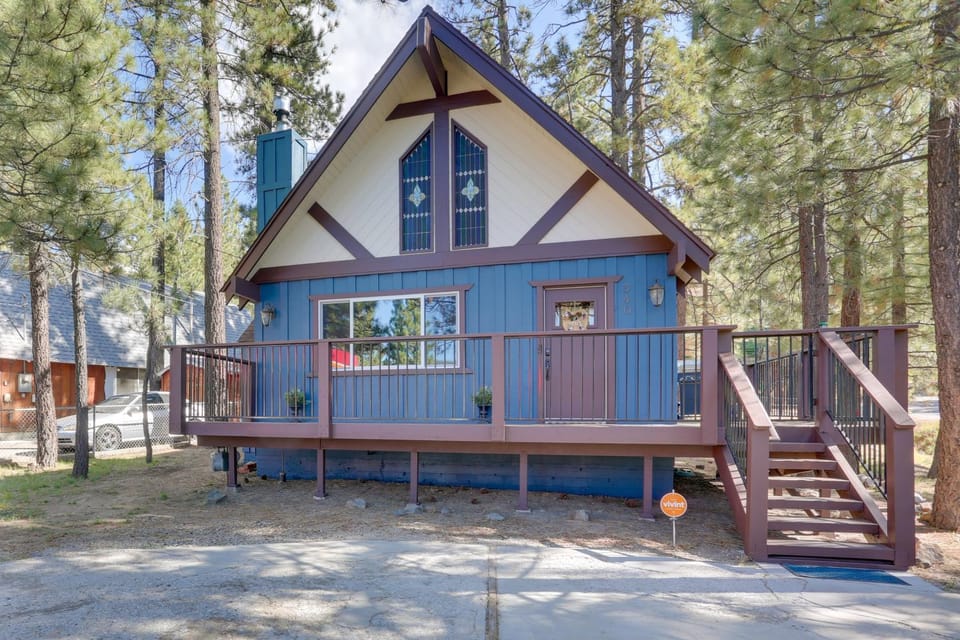 Cabin w/ Deck, Fire Pit & Big Bear Lake Access! Cabin in Big Bear