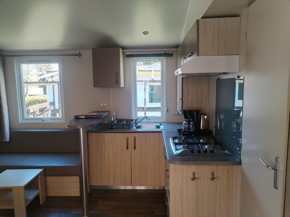 Coffee/tea facilities, Kitchen or kitchenette