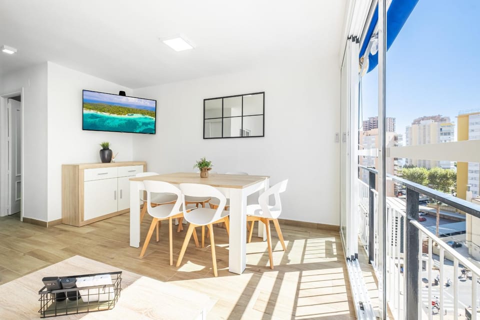 Day, TV and multimedia, View (from property/room), Dining area
