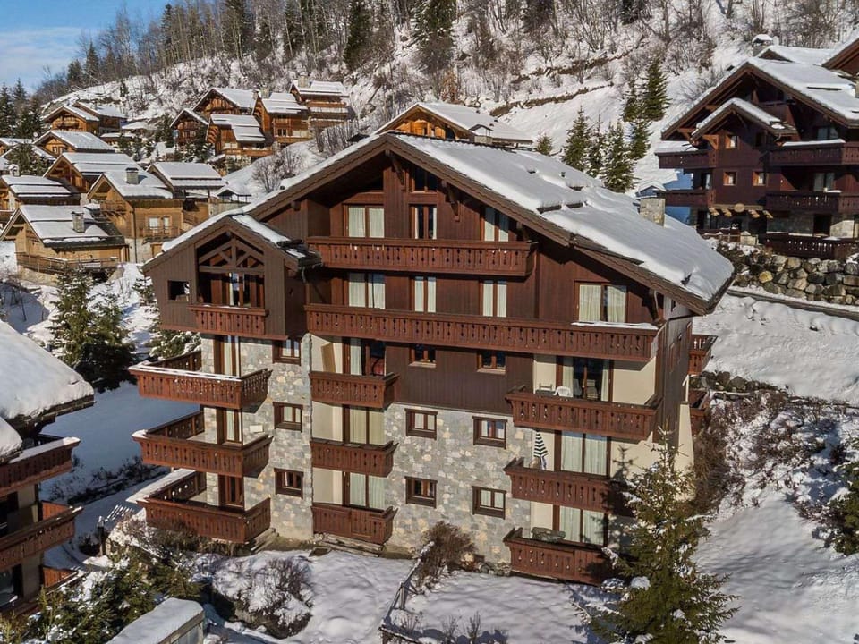 Appartement lumineux avec terrasse sud, proche pistes, parking - FR-1-566-64 Apartment in Les Allues