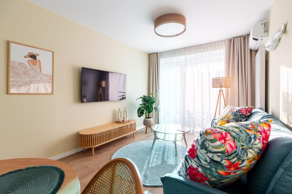 TV and multimedia, Living room, Photo of the whole room, Seating area