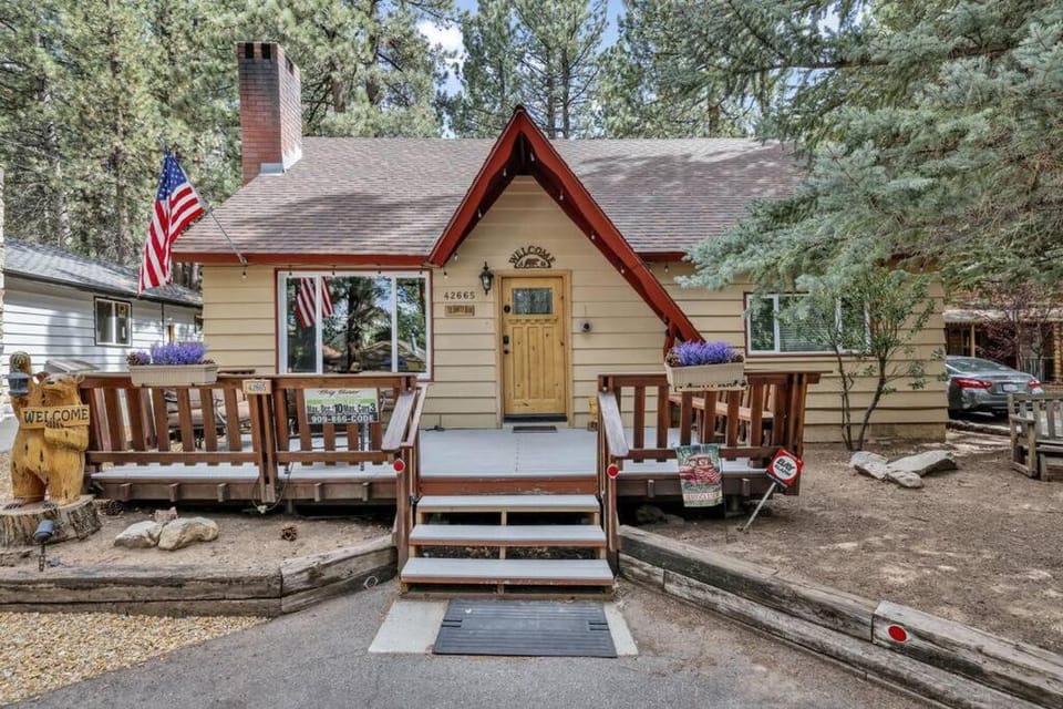 Knotty Bear- Hot Tub- Foosball- Central Moonridge House in Big Bear