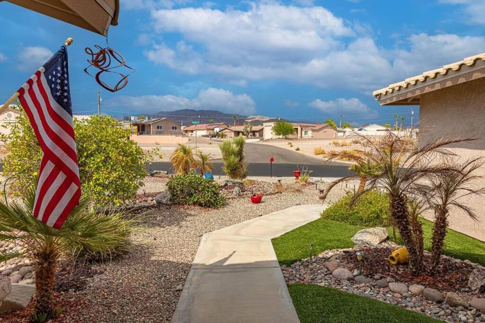 Lake Escape - Pool, Spa, Lake View, Pet Friendly House in Lake Havasu City