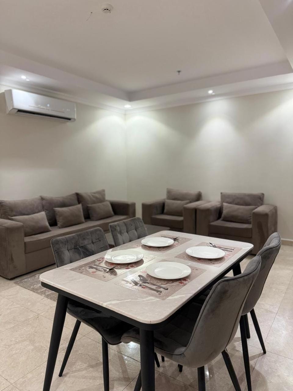 Seating area, Dining area, air conditioner
