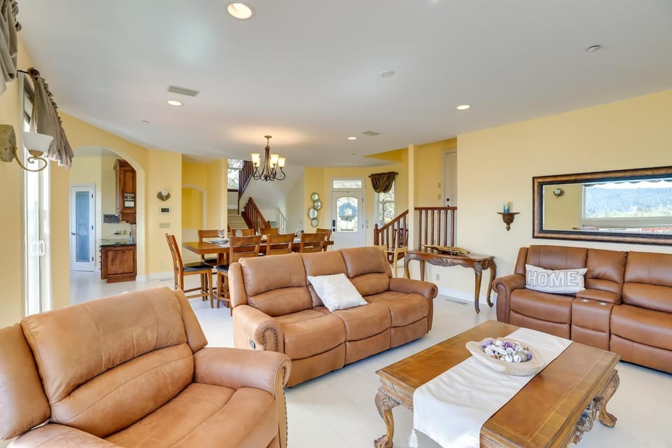 Lake Arrowhead Home w/ 3 Decks & Stunning Views! House in Lake Arrowhead