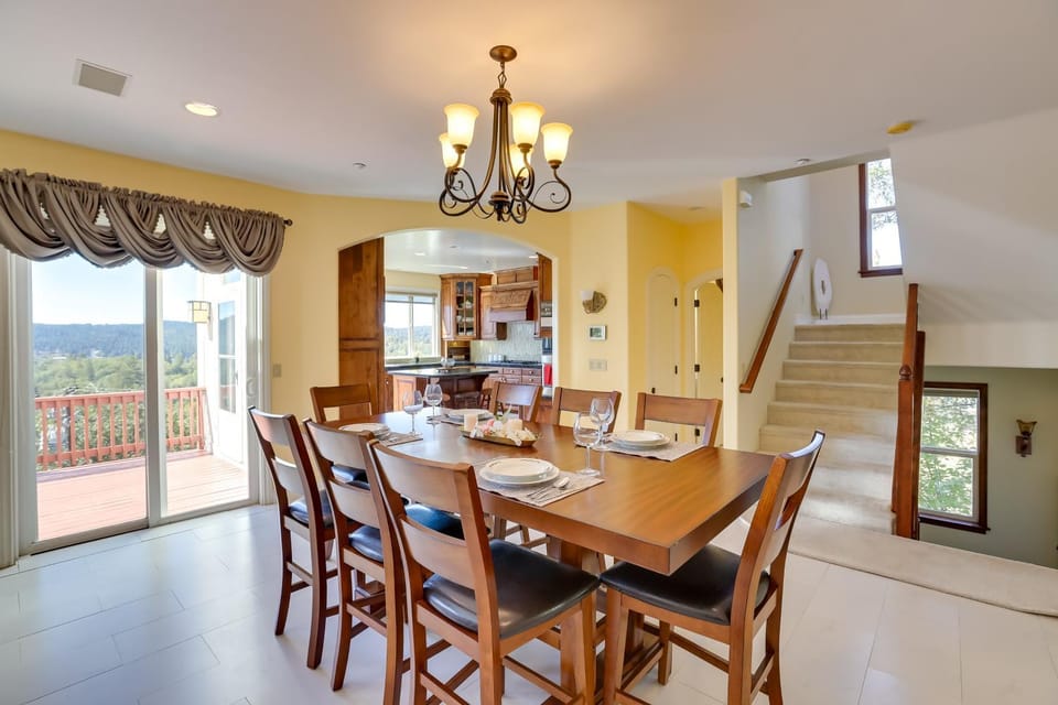Lake Arrowhead Home w/ 3 Decks & Stunning Views! House in Lake Arrowhead