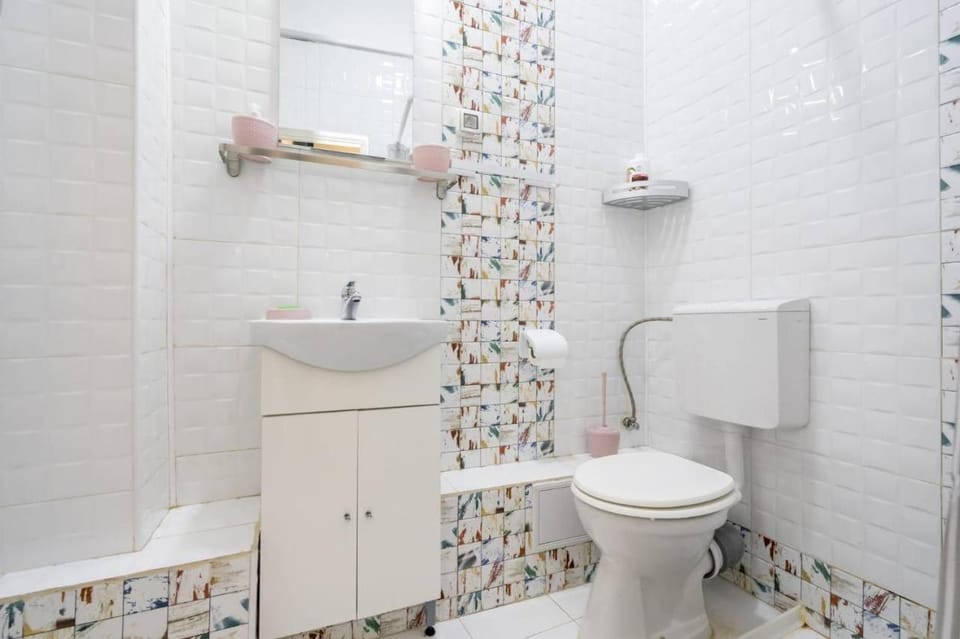 Shower, Toilet