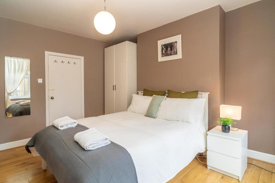 Bed, Bedroom, wardrobe