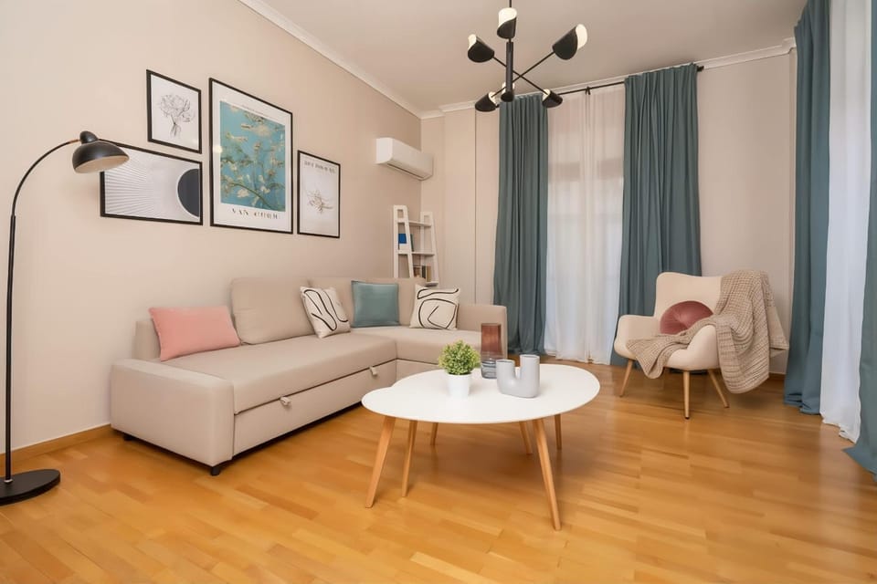 Athenian Classy 2BD Apt next to Metro Panepistimio Apartment in Athens