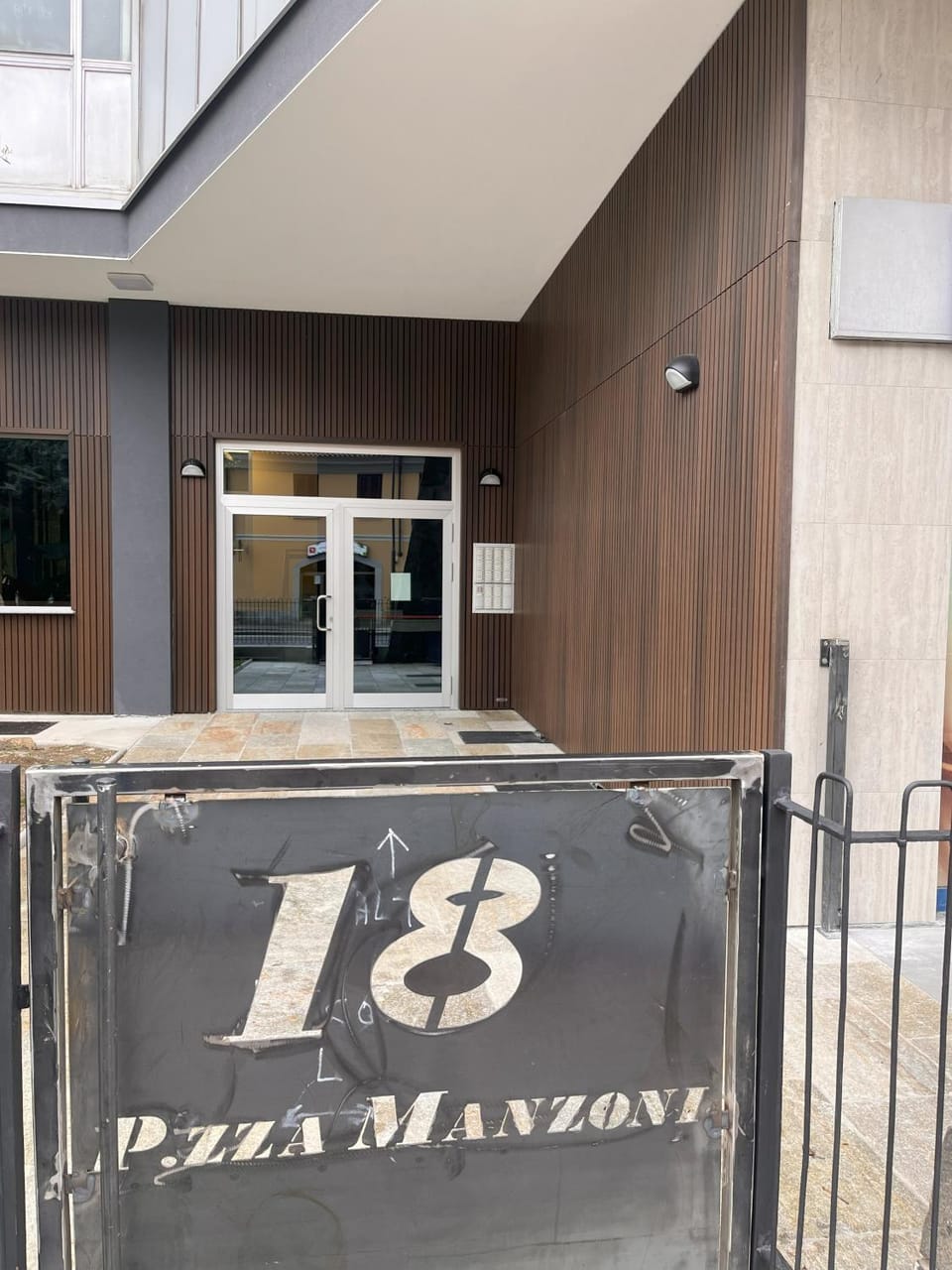 Facade/entrance
