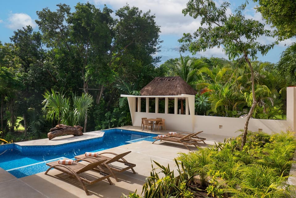 Ikana Puerto Aventuras Golf Getaway Apartment in Puerto Aventuras