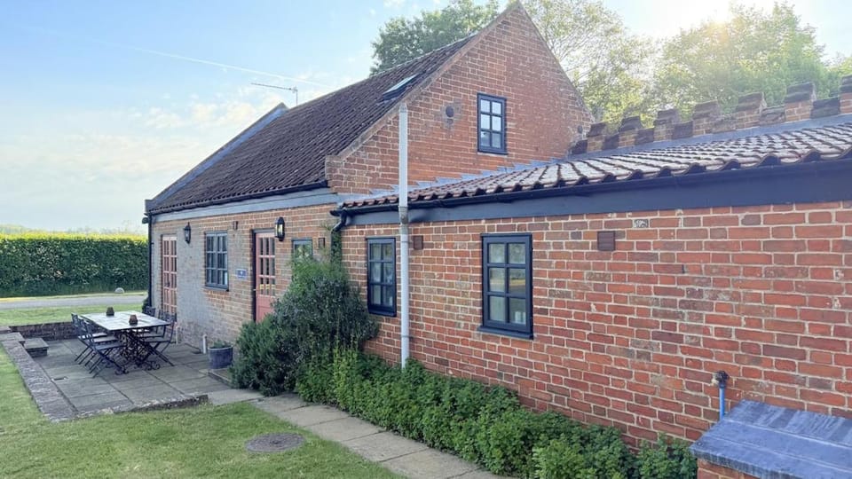 Peaceful country cottage in stunning surroundings House in South Norfolk District