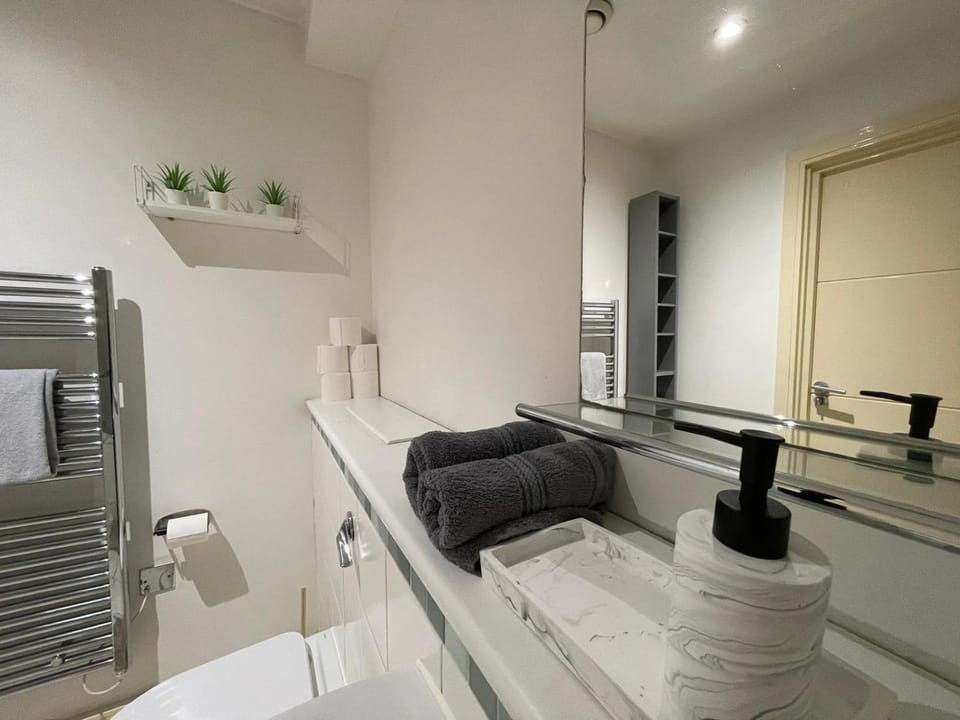 The Bow Hub Apartment in London Borough of Hackney