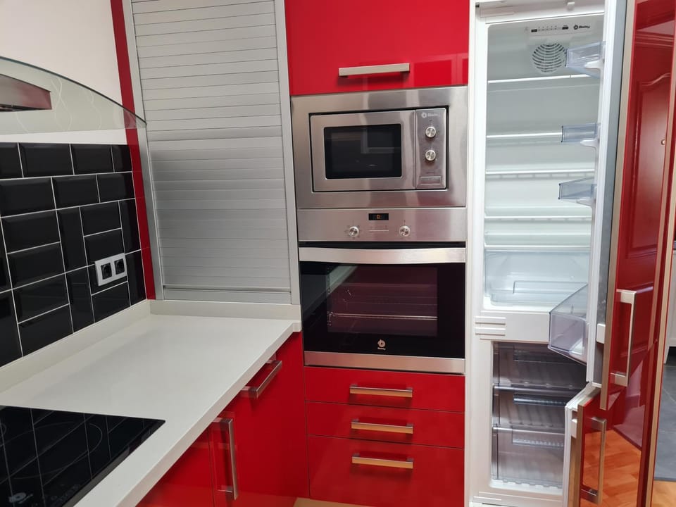 Kitchen or kitchenette, minibar, pet friendly, stove