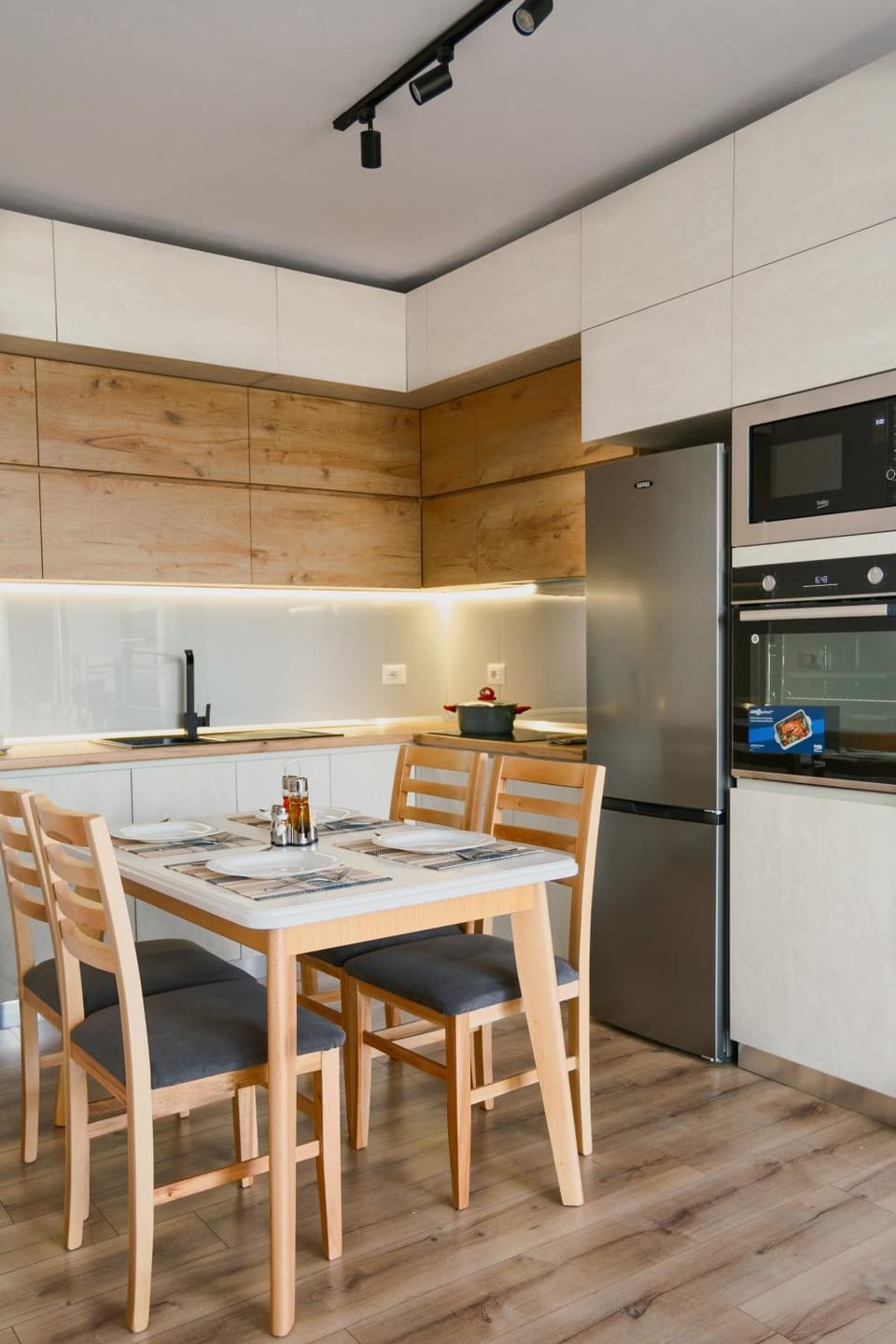 Kitchen or kitchenette, Dining area, dishwasher, minibar, oven, pet friendly, stove
