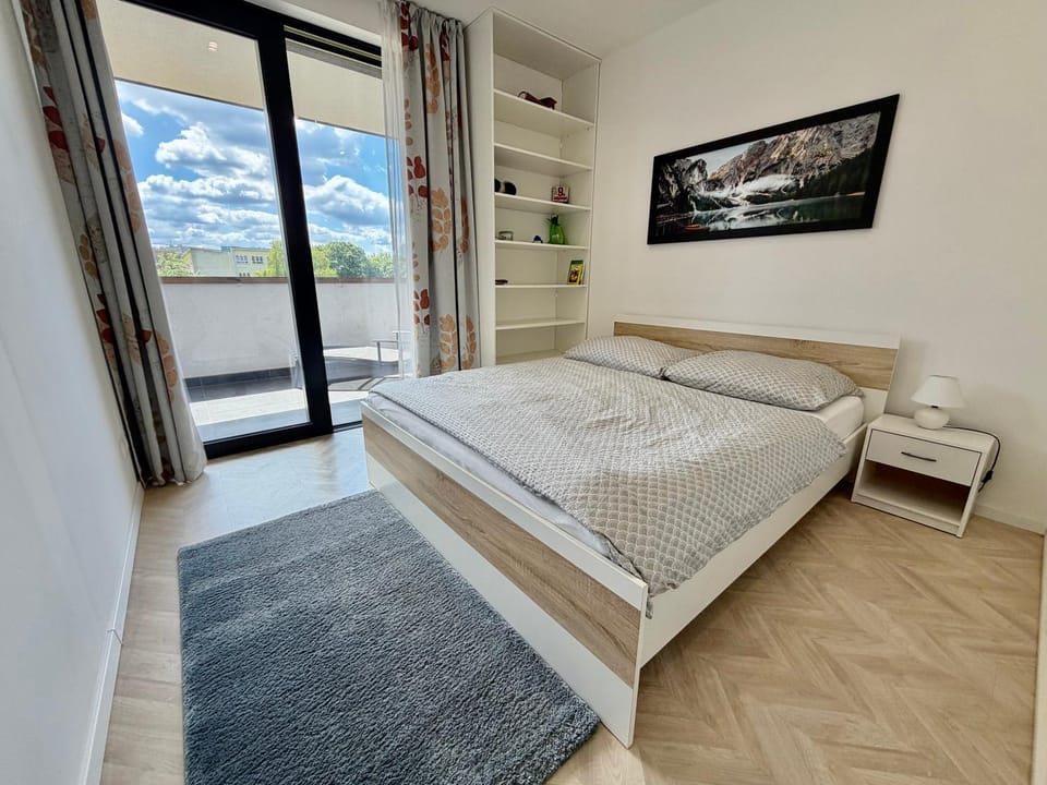 Bed, Balcony/Terrace, Bedroom