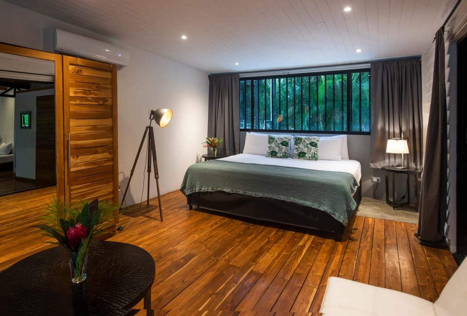 The Jungle Loft, 7 min Walk to Guiones beach + Jacuzzi Villa in Guanacaste Province