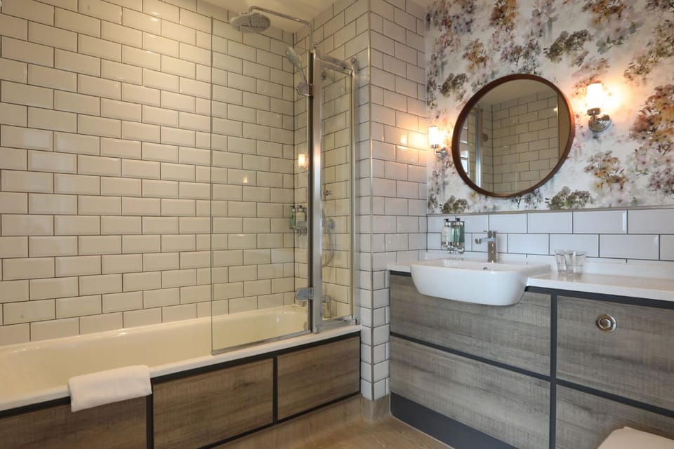 Shower, Toilet, Bathroom, Bath