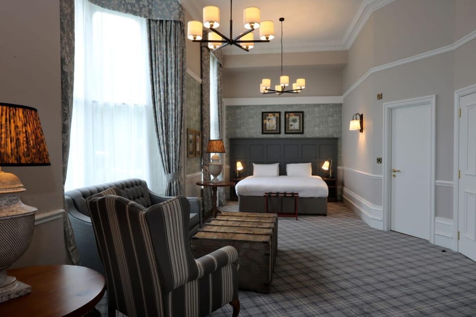 Bed, Seating area, Bedroom