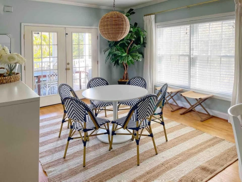 Large Home and 2 Airstream Glampers & Spa Midway to Tybee Beach & Downtown Savannah with Fast WiFi and More! House in Wilmington Island