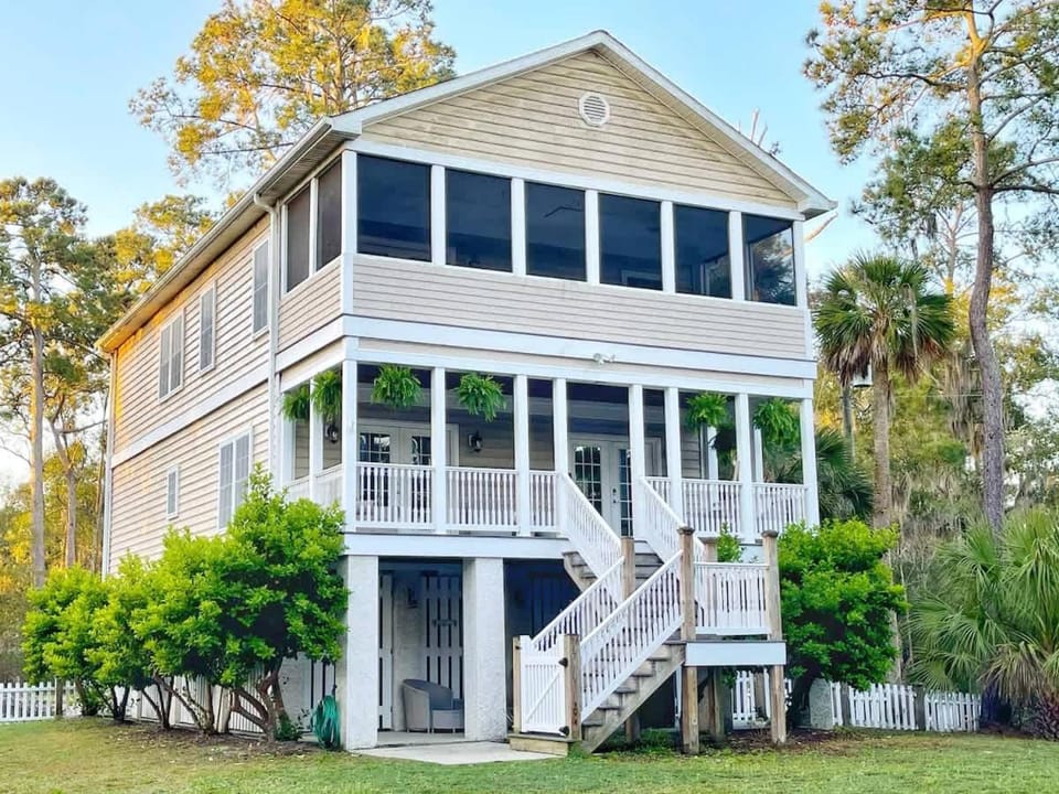 Large Home and 2 Airstream Glampers & Spa Midway to Tybee Beach & Downtown Savannah with Fast WiFi and More! House in Wilmington Island
