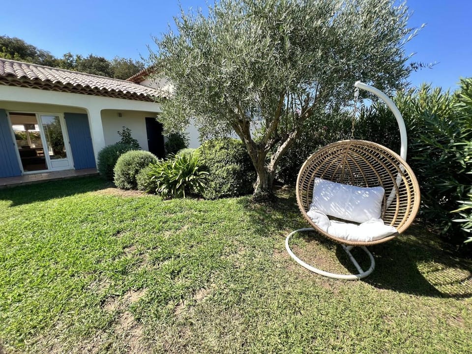 Villa de Luxe 4 Chambres avec Piscine Chauffée et Aménagements Haut de Gamme, La Croix-Valmer - FR-1-726-32 Villa in Gassin