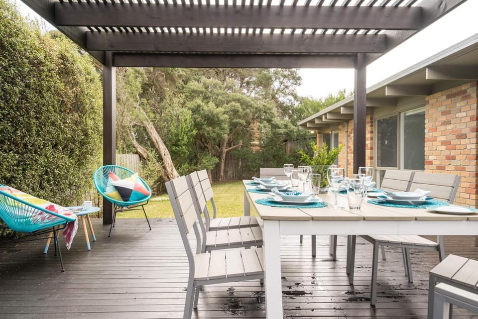Patio, Garden, Garden, Seating area, Dining area, Garden view