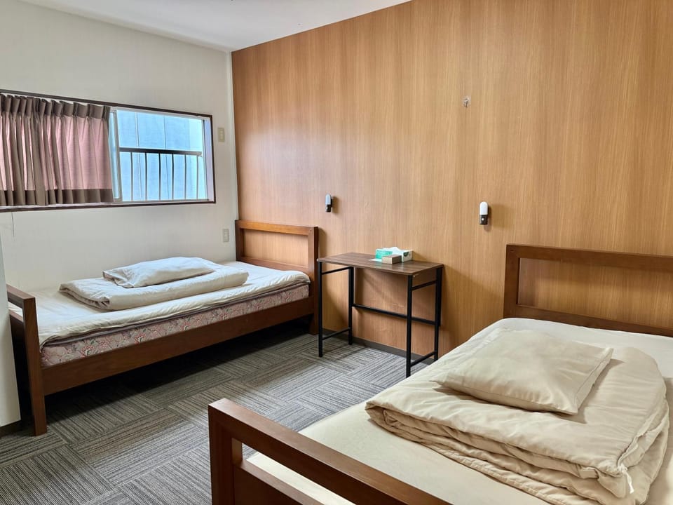 ホステル今鶴 二人部屋 302号室 Bed and Breakfast in Osaka