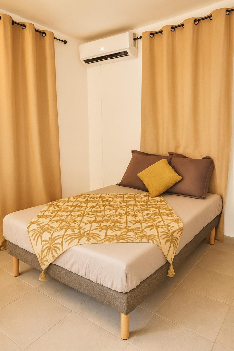 Bed, Photo of the whole room, Bedroom, air conditioner