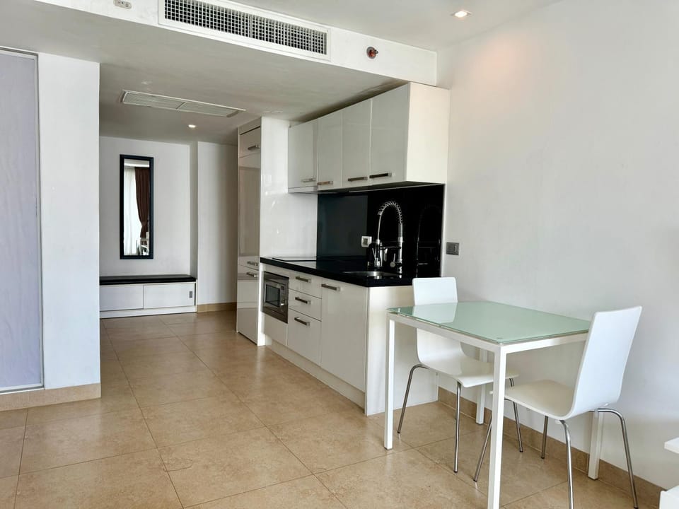 Centara Avenue Residences 1 bedroom Pattaya Center near beach shopping mall Apartment in Pattaya City