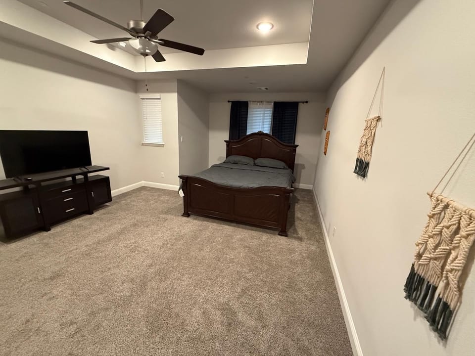 Cozy 4Bedroom 4.5bath Townhome House in The Colony