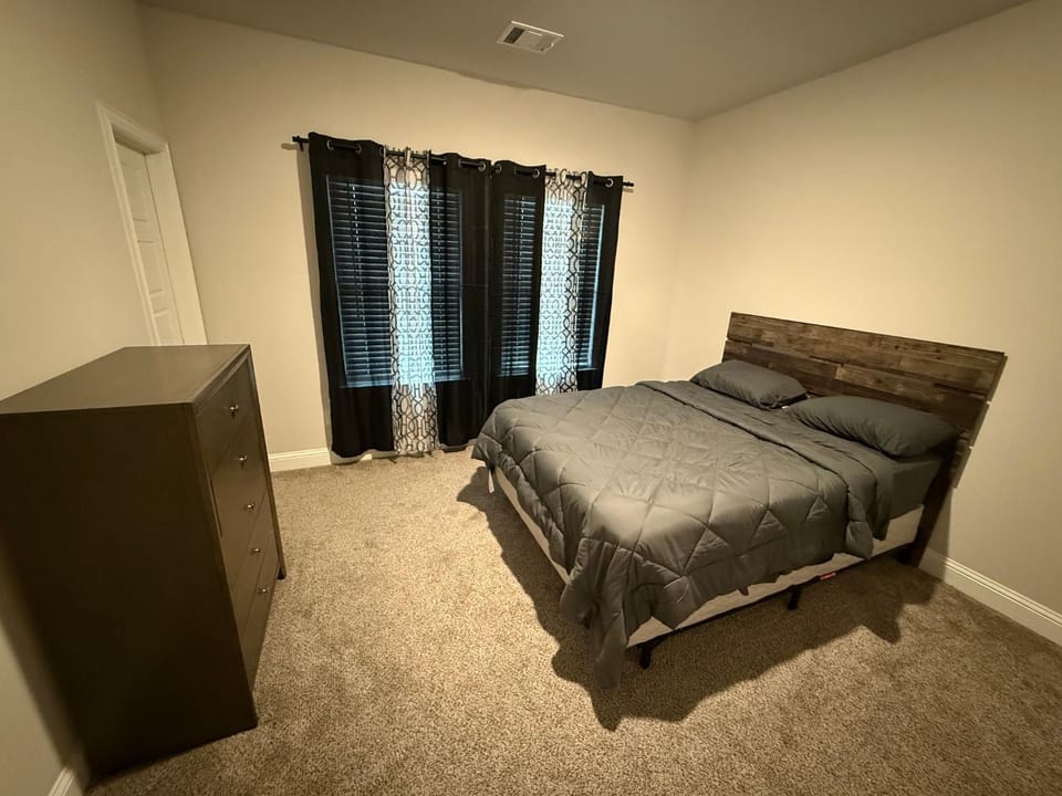 Cozy 4Bedroom 4.5bath Townhome House in The Colony