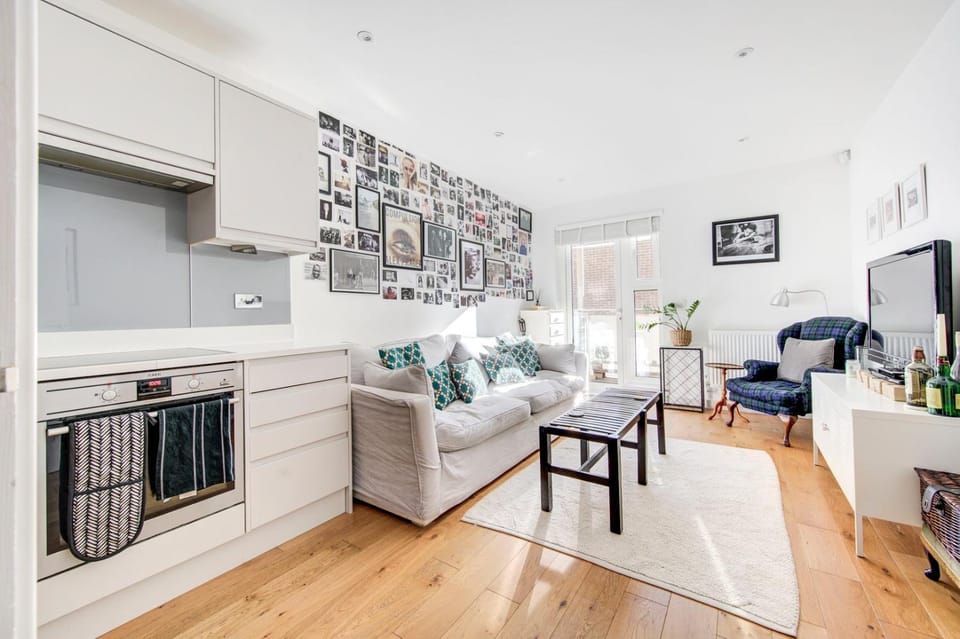 TV and multimedia, Kitchen or kitchenette, Living room, Photo of the whole room, Seating area, Dining area, Evening entertainment, stove