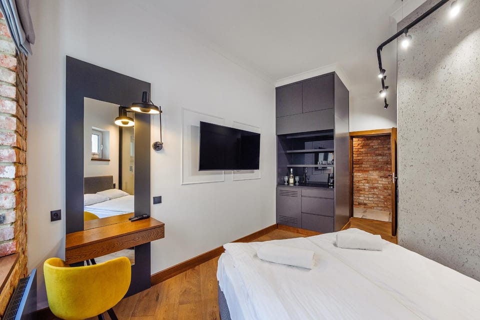 Bed, TV and multimedia, Photo of the whole room