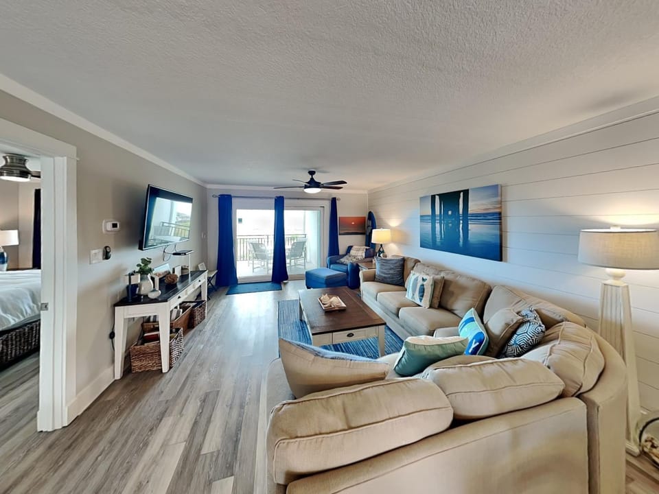 TV and multimedia, Balcony/Terrace, Living room, Seating area, furniture