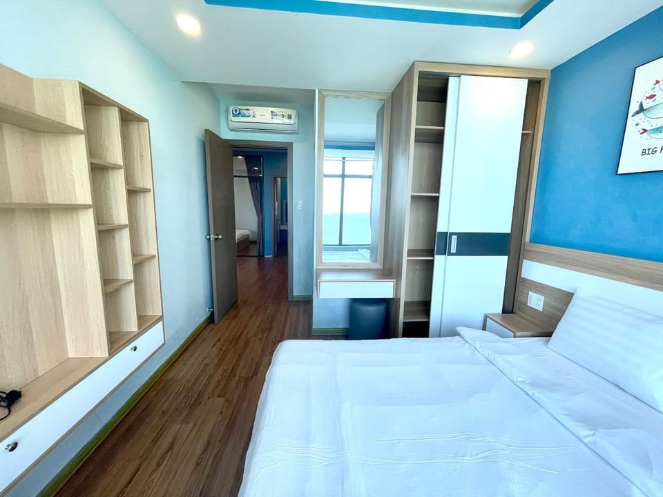 Bed, Photo of the whole room, Bedroom, wardrobe, air conditioner