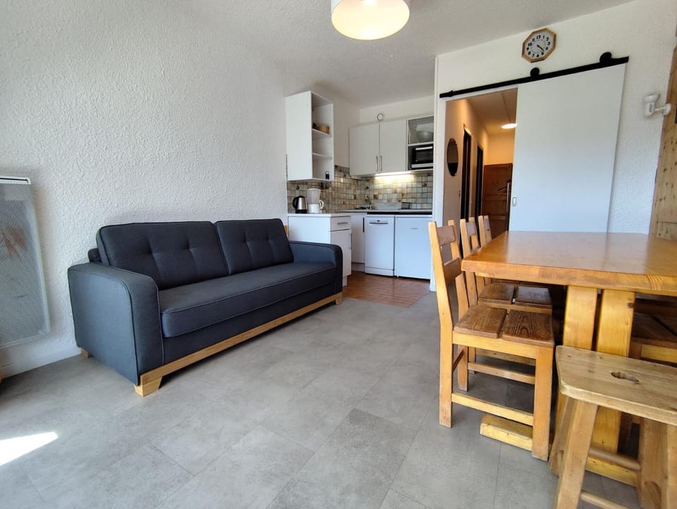 Bed, Living room, kitchen