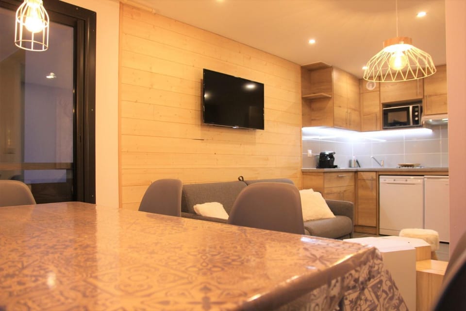 Résidence Schuss - Val Thorens location: Appartement rénové avec chambre et cabine, proche des pistes MAE-9028 Cabin in Les Allues