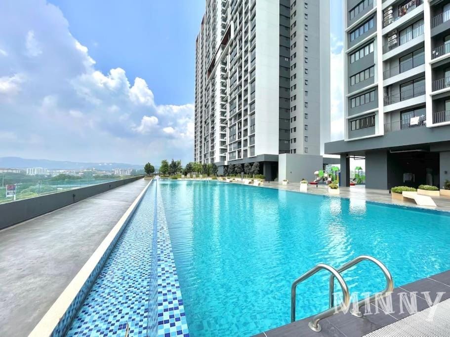 Family Suites Netizen Balcony near MRT #23 Apartment in Negeri Sembilan, Malaysia