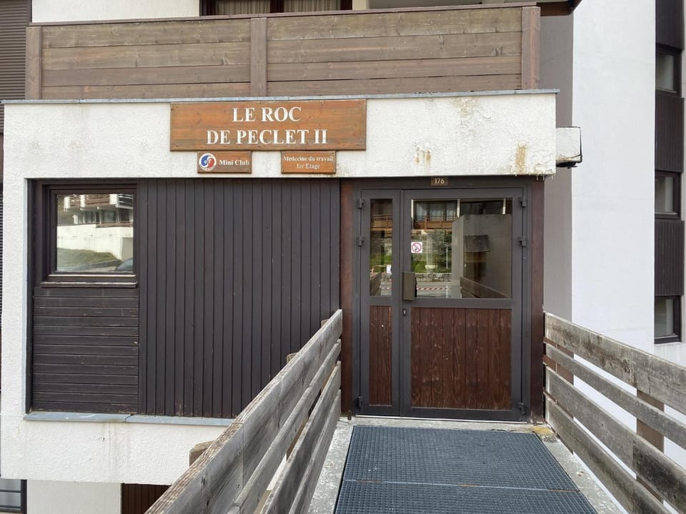 Résidence Roc De Peclet 2 - VAL THORENS location: Studio chaleureux avec une cabine dans un quartier calme MAE-9051 Cabin in Les Allues