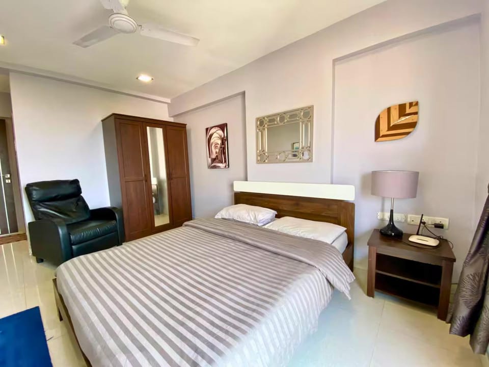 Bed, Photo of the whole room, wardrobe