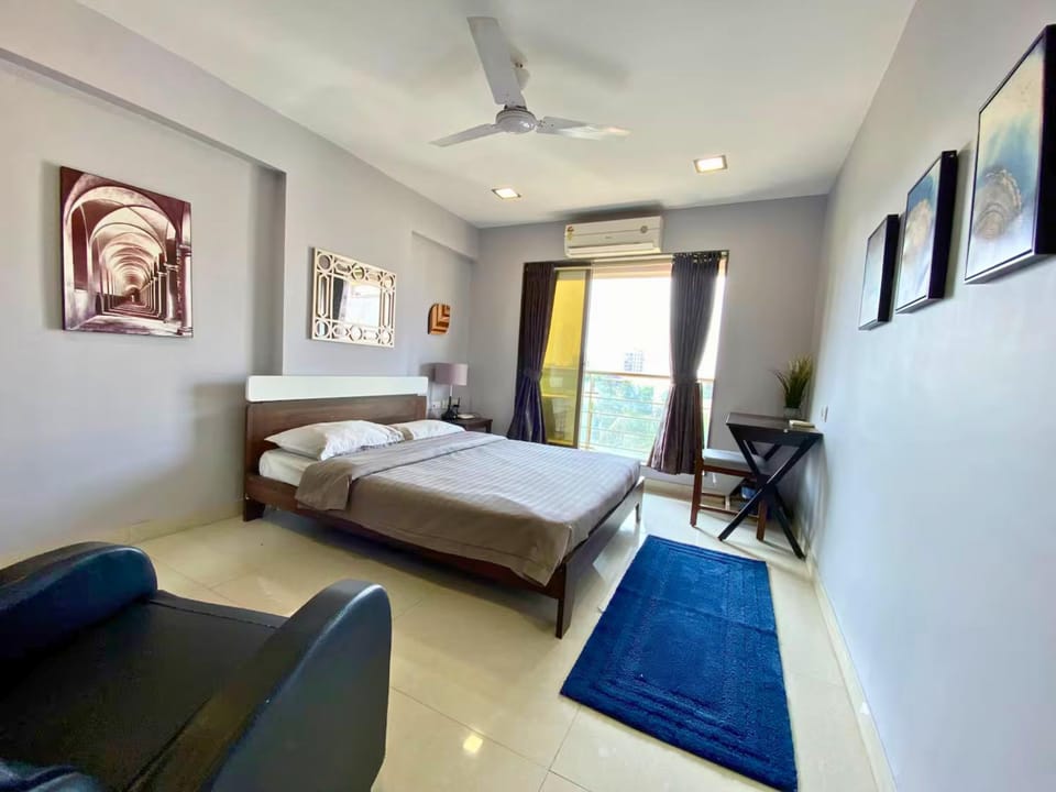 Bed, Photo of the whole room, Seating area, Bedroom
